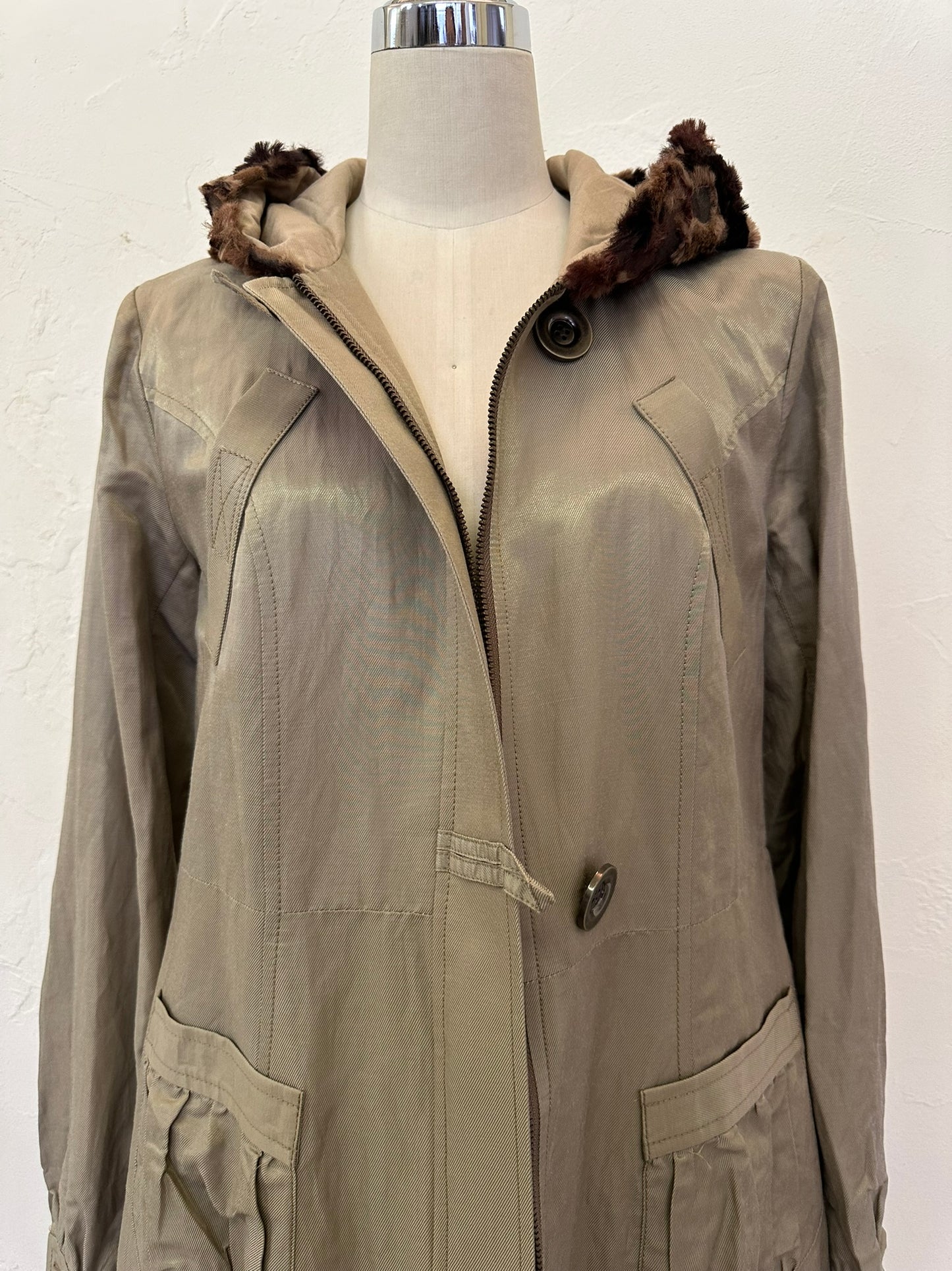 【サンプル】SC020フード付きラグラン袖の春コート