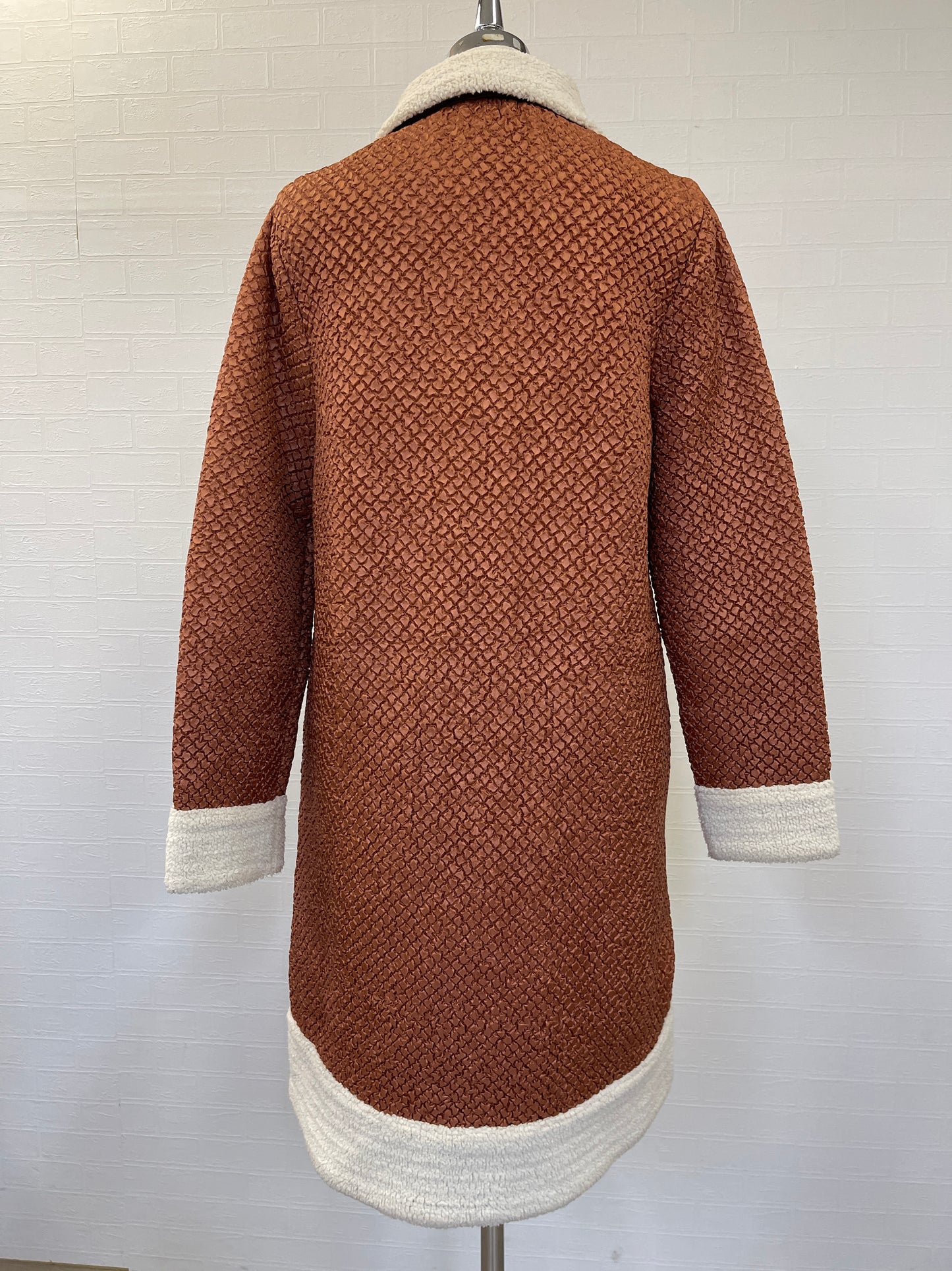 【サンプル】SC012 中綿入りプリーツとムートンの融合 プリーツコート