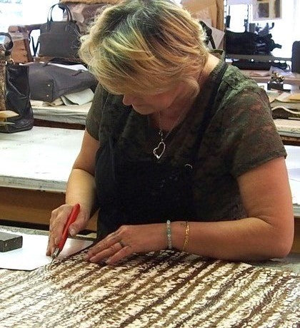 【Made in Italy】イタリアンレザー 型押し軽量バッグ