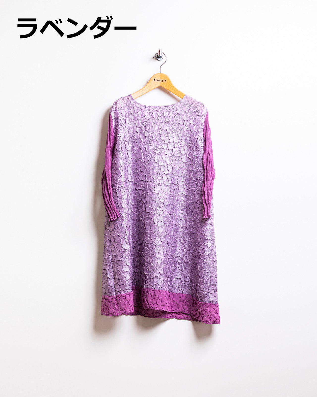 華やかフラワー刺繍のプリーツチェニック