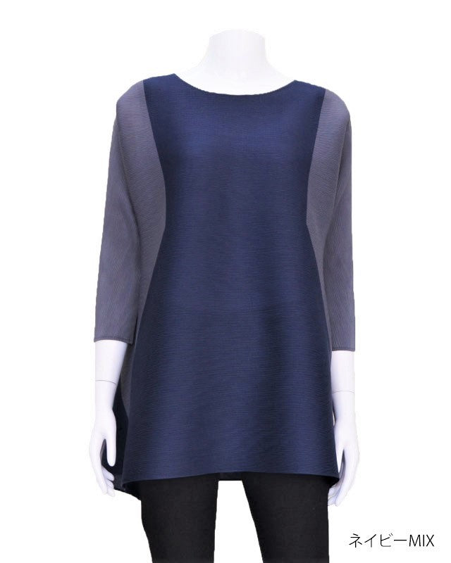 肩幅を華奢見せプリーツトップス