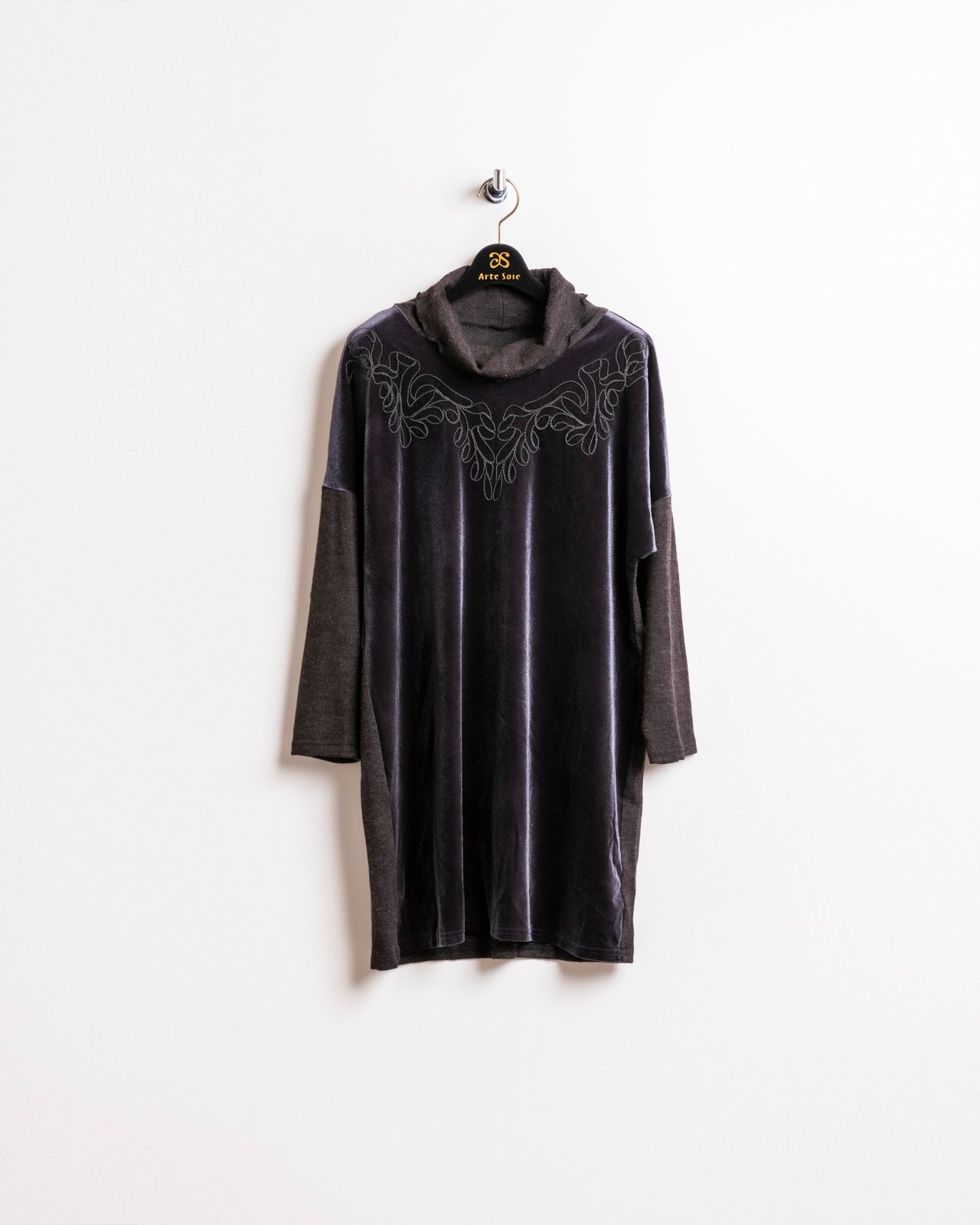 素敵な印象になる刺繍チュニック