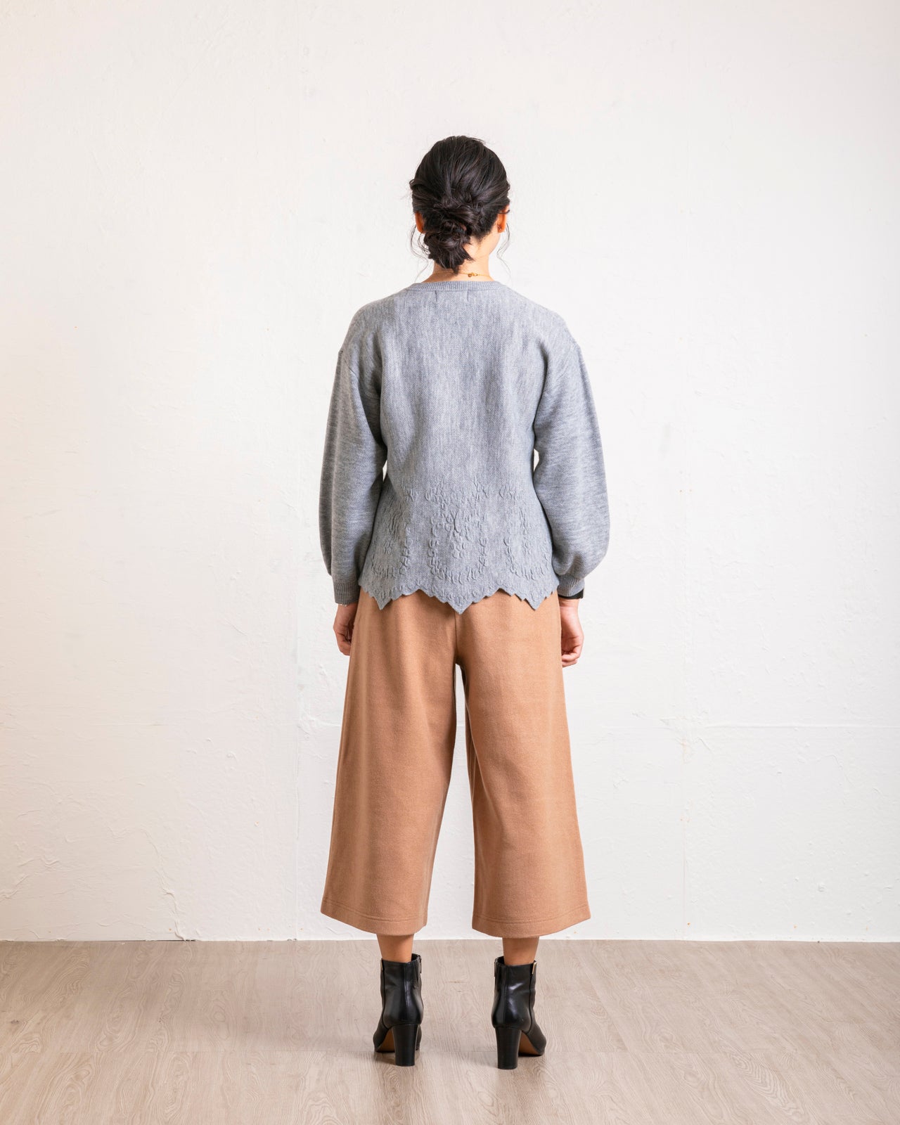 カシミヤタッチの大人可愛いジャガード編みセーター