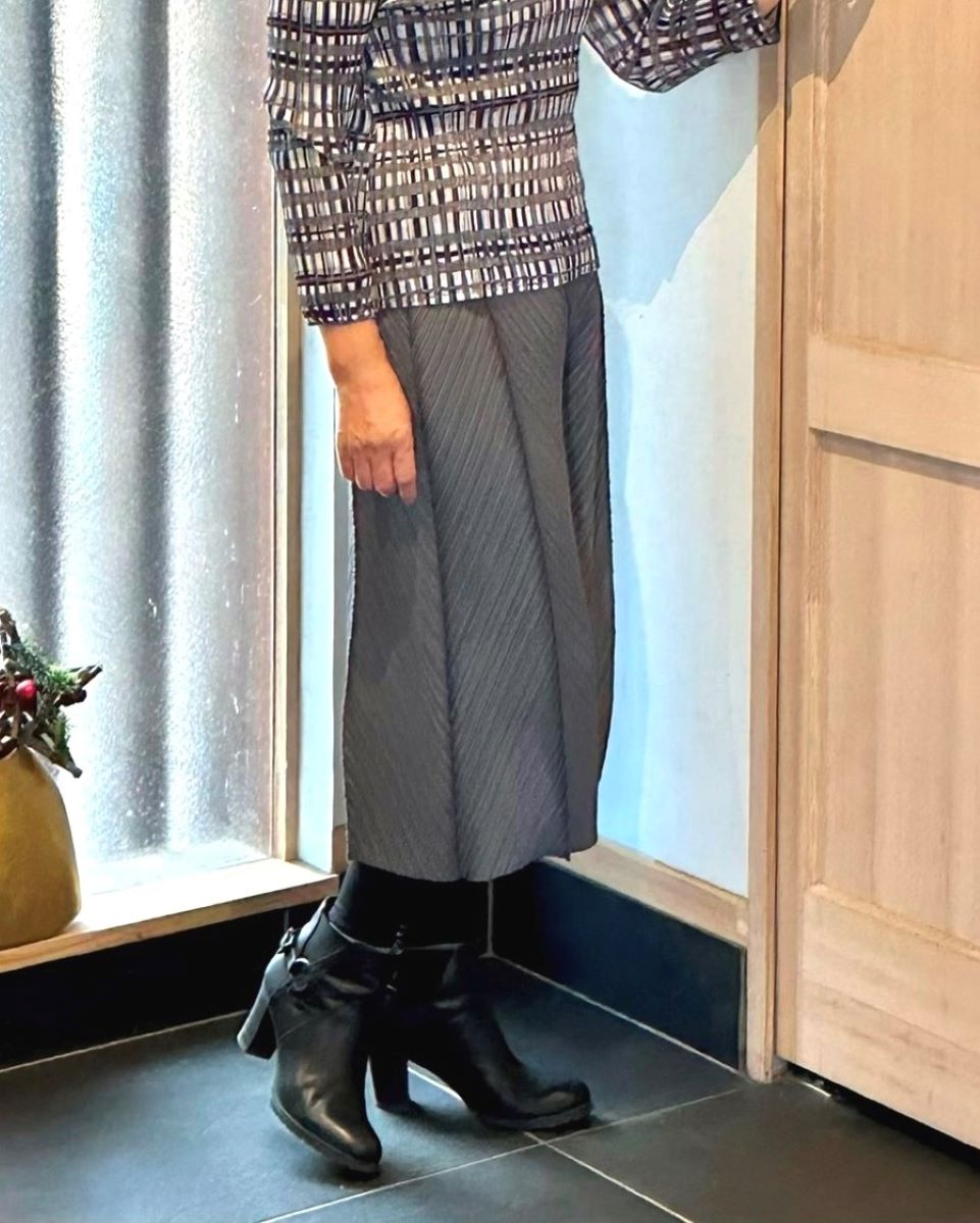 バイヤス柄着やせプリーツワイドパンツ